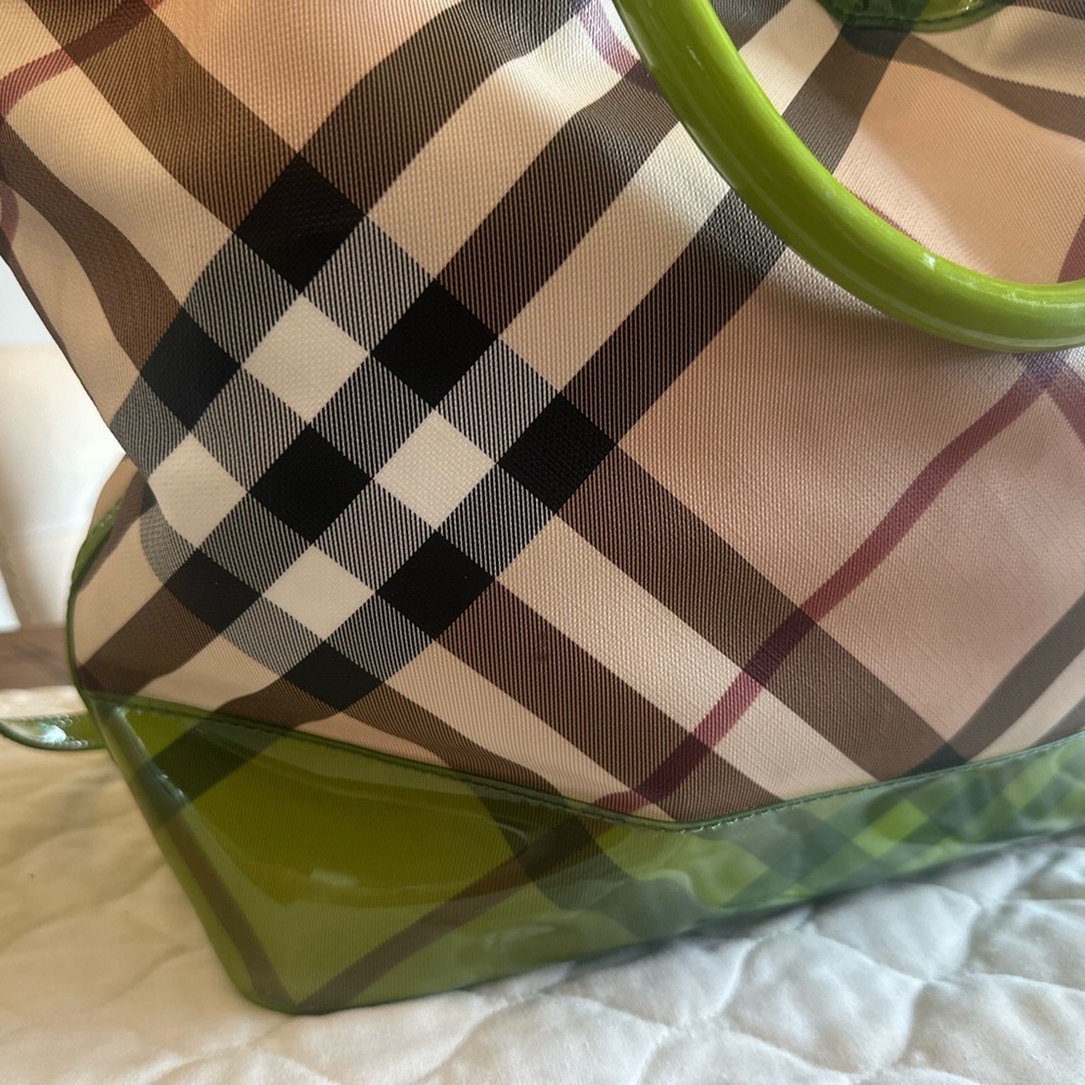The Burberry Beige/Green PVC and Patent Leather Drawstring Tote (Rare) - Picture 4 of 16